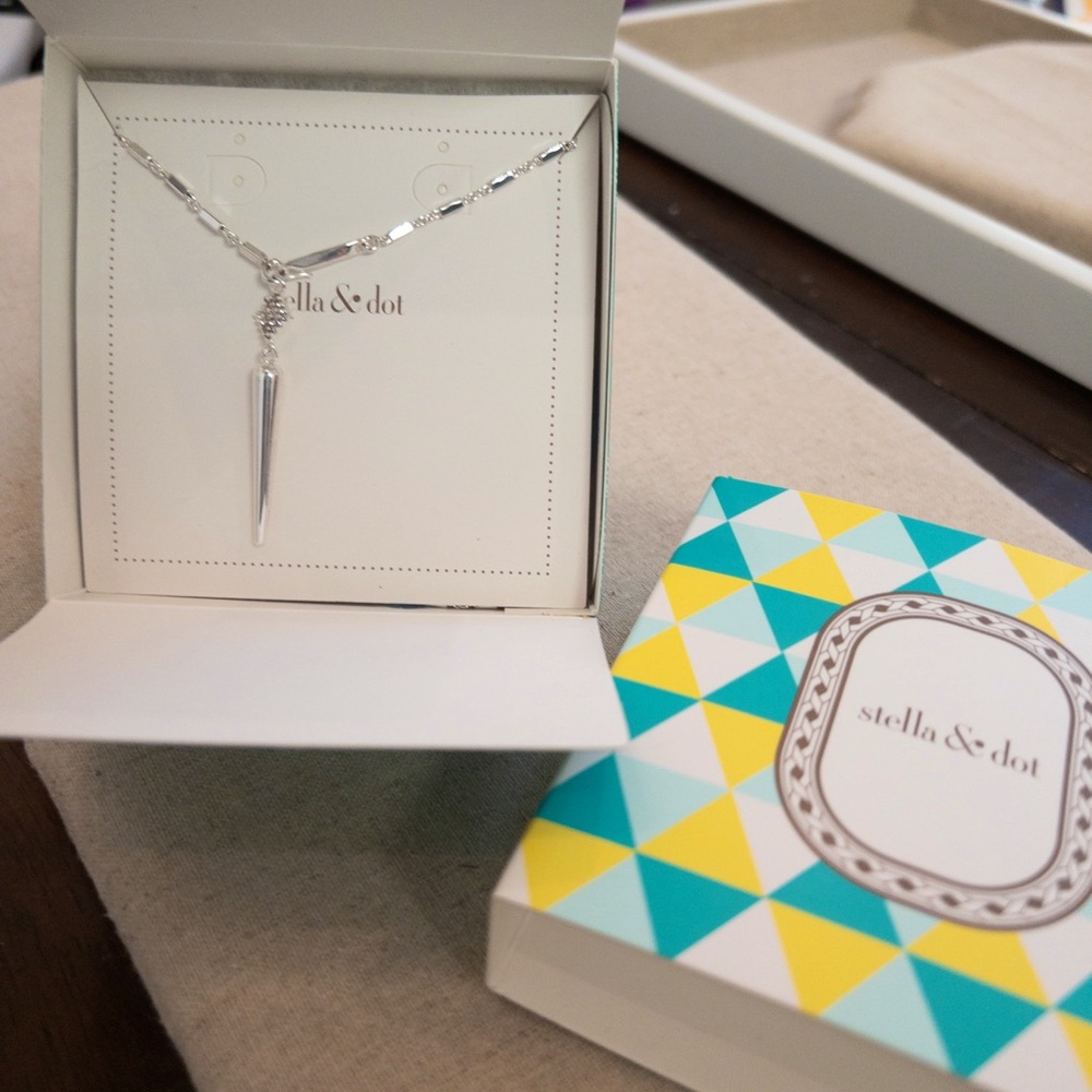 Brand New in Box. Stella & Dot Bianca Lariat Necklace - Silver